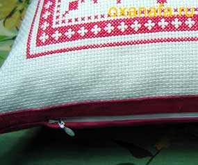 Декоративная подушка с вышивкой крестом