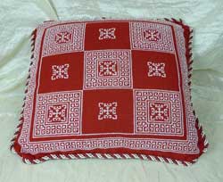 декоративная подушка с вышивкой крестом